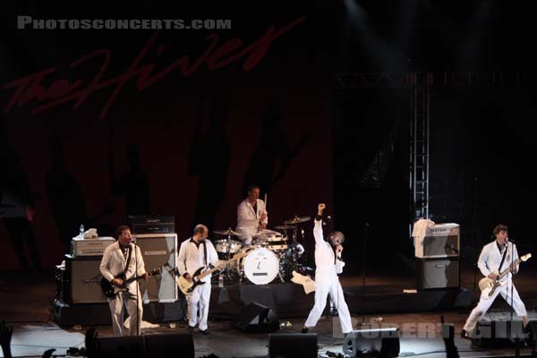 THE HIVES - 2009-08-01 - PAREDES DE COURA (Portugal) - Praia do Tabuao - Per Almqvist - Niklas Almqvist - Arne Christian Jääskeläinen - Mikael Karlsson Åström - Björn Mattias Bernvall